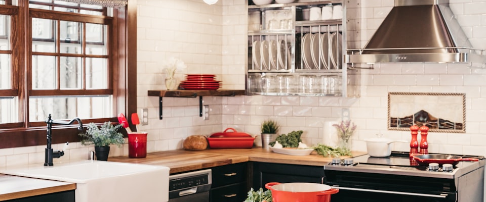 kitchen plastic detox guide hero image