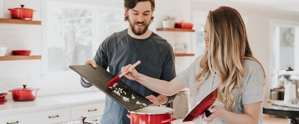 plastic cutting boards safe hero image